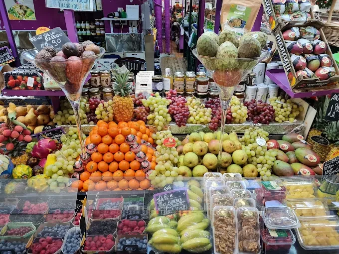 Le véritable étal du Verger des Ternes au marché, rue Lebon à Paris